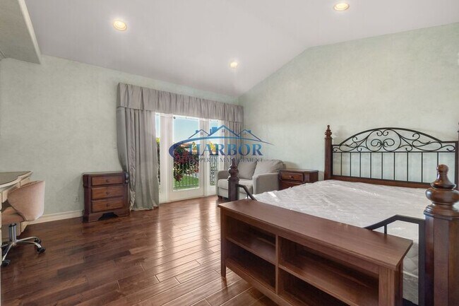 Building Photo - 1504 Vía Margarita