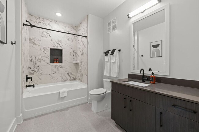 Building Photo - 605 N 12th St