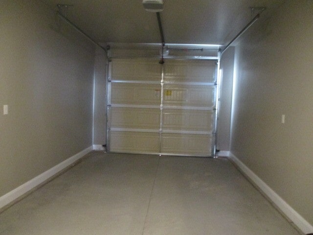 Building Photo - 3 Bed 2.5 Bath -Newer town home living in ...