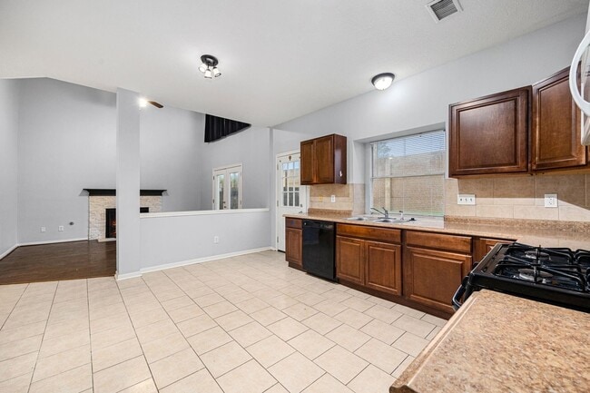 Building Photo - 15614 Hatfield Hollow Dr