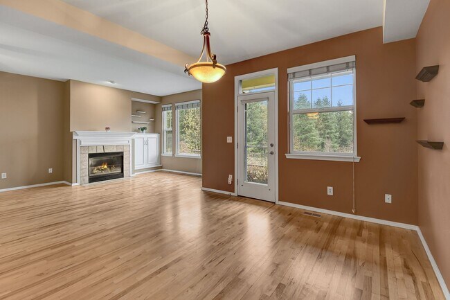 Building Photo - 3bd/2.5ba Snoqualmie Townhome