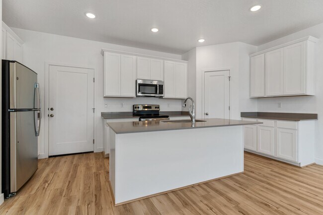 Canterbury Kitchen - The Park Townhomes