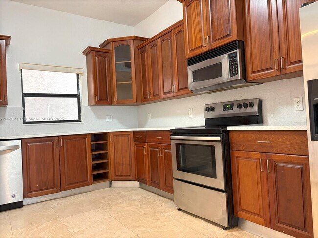 Building Photo - 1610 Presidential Way