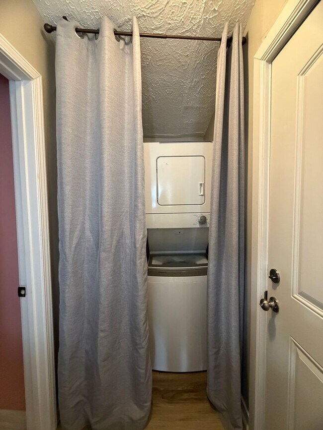 Building Photo - This Home is available NOW, cannot be held