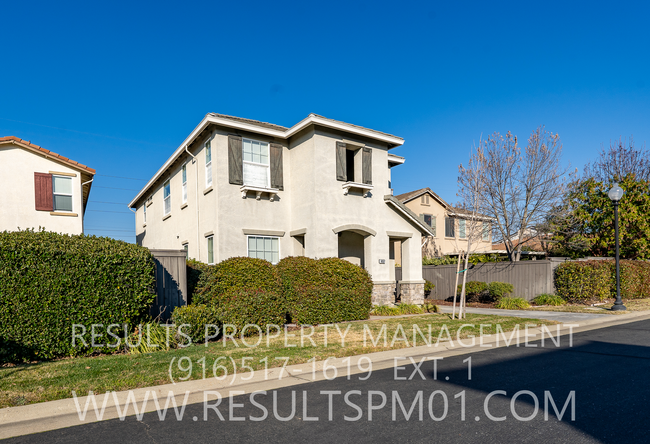 Building Photo - Beautiful Home in Gated Community - Pet Fr...