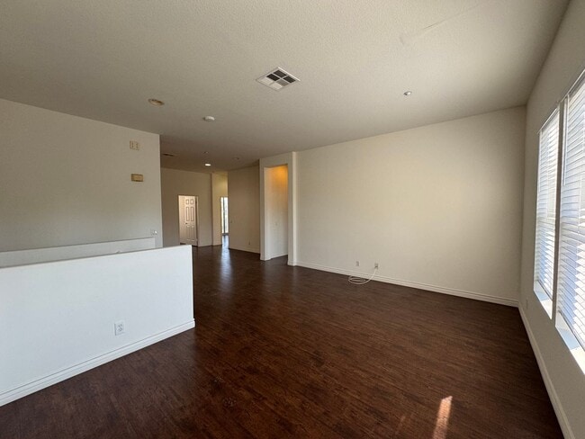 Building Photo - Beautiful 3 Bd/2Ba Spacious Home in Fuller...