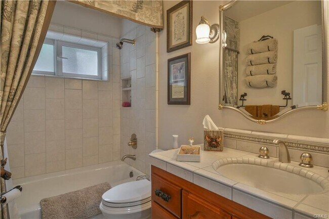 Building Photo - Charming Mountain Retreat across from Golf Course