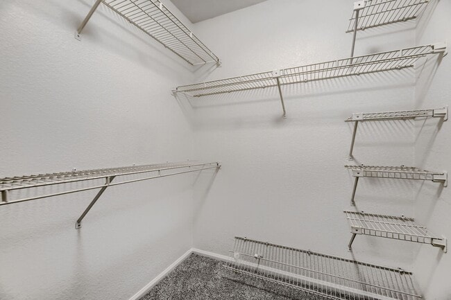 Building Photo - Updated 1 Bedroom Condo Near DTC Available Now
