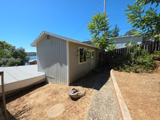 Building Photo - 9198 Glenhaven Dr