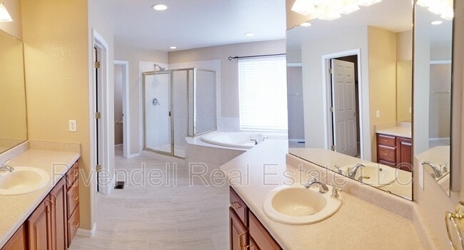 Building Photo - 1942 Rose Petal Ct