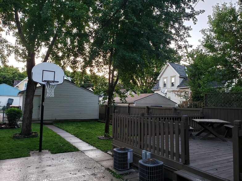 Building Photo - 1751 S 60th St