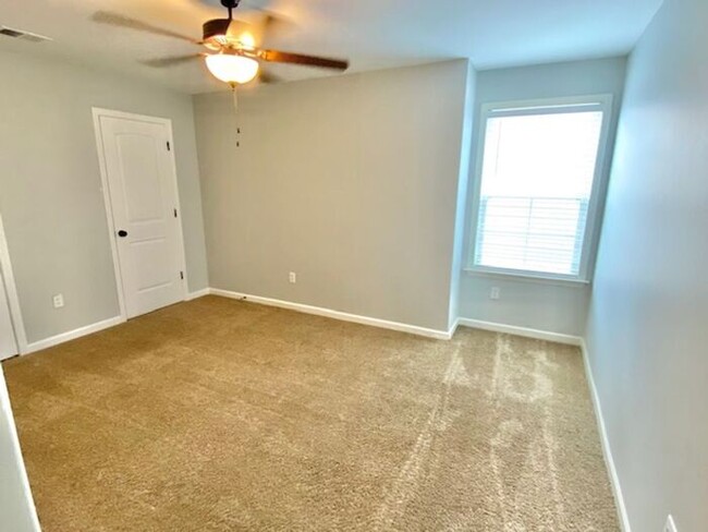 Building Photo - Move In Special! Half Off February Rent wi...