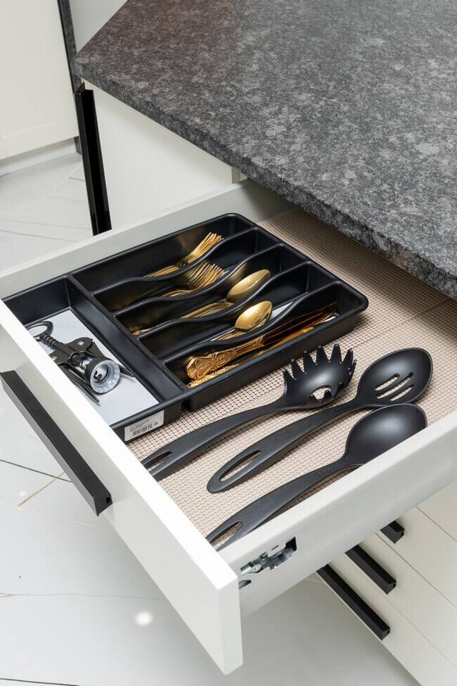 Building Photo - 4016 Eaton Dr