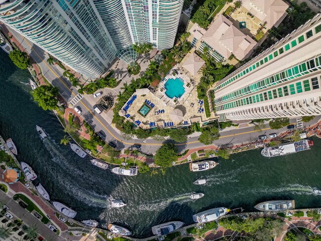 Building Photo - 347 N New River Dr E