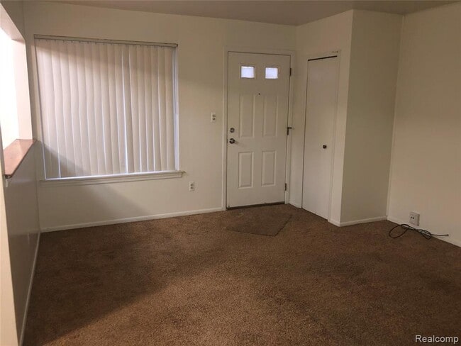 Building Photo - 18633 Negaunee