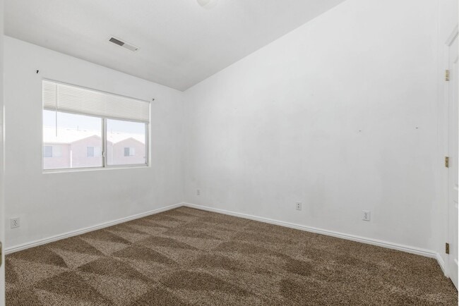 Building Photo - Spacious 3-Bedroom, 2.5-Bath Parkside Townhome