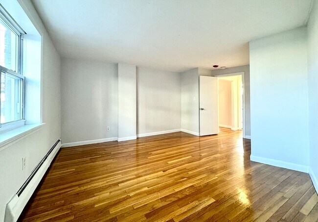 Building Photo - 16 Vinal St