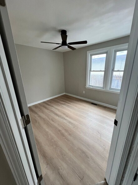 Building Photo - 18712 Brady