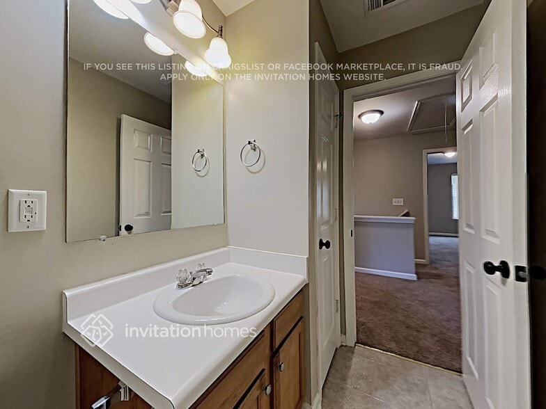 Building Photo - 2730 Englewood Dr