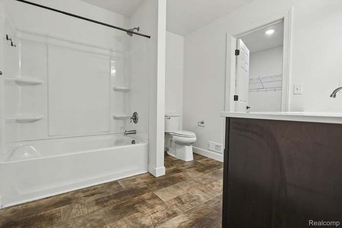 Building Photo - 529 Swan River Dr