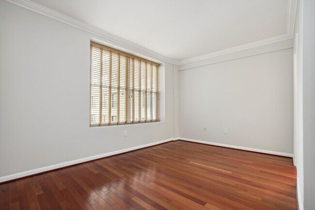 Building Photo - Move In Special! Logan Circle/ Dupont! Available Now! High End // 2 Bedroom / 2 Bathroom Condo