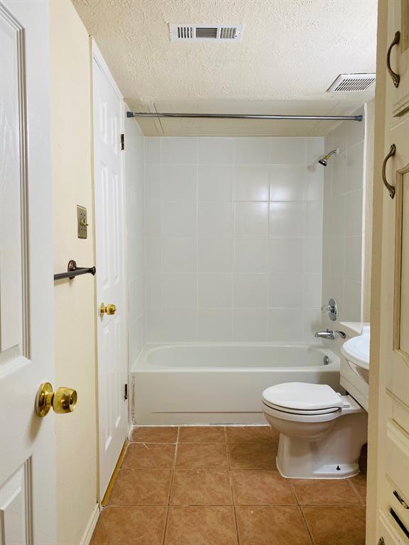 Building Photo - 615 Stonewall Dr