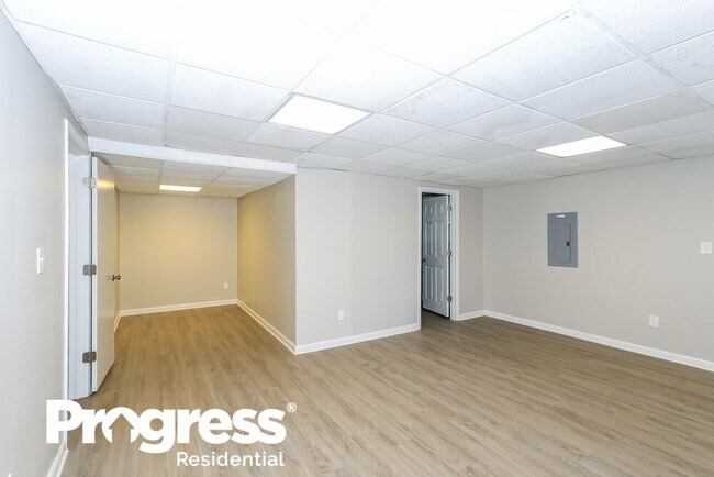 Building Photo - 3230 Revere Cir