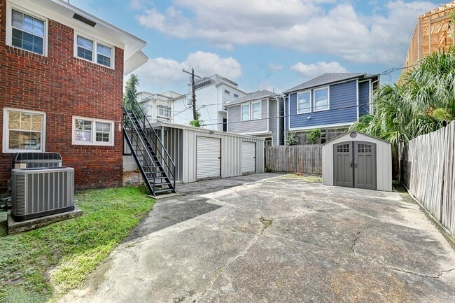 Building Photo - 512 W Pierce St