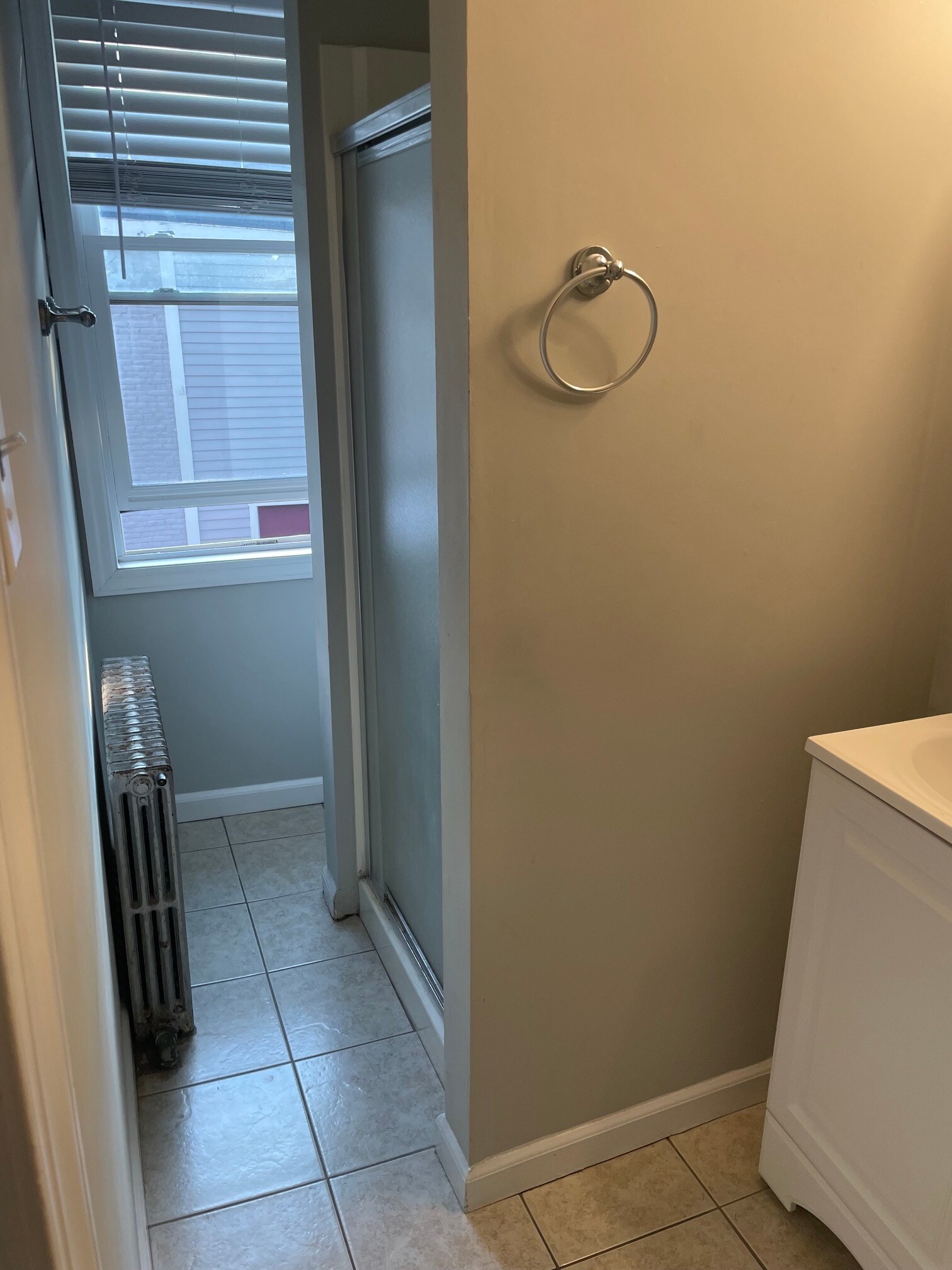 Full Bathroon - 2nd Floor 1 - 412 Market St