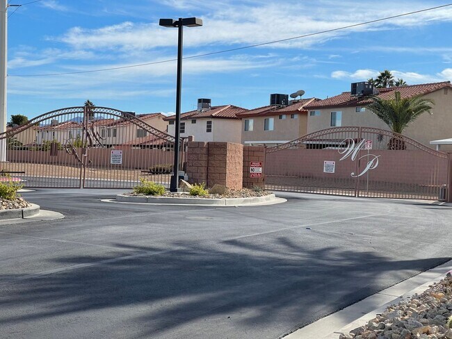 Building Photo - 3 BED 2.5 BATH 2 CAR GARAGE TOWNHOUSE w/ P...