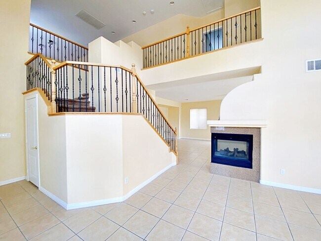 Building Photo - 4 BEDROOM HOME 3 CAR GARAGE ON A CORNER LO...