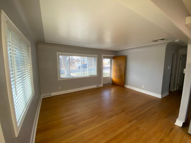 Building Photo - 4858 Benton St