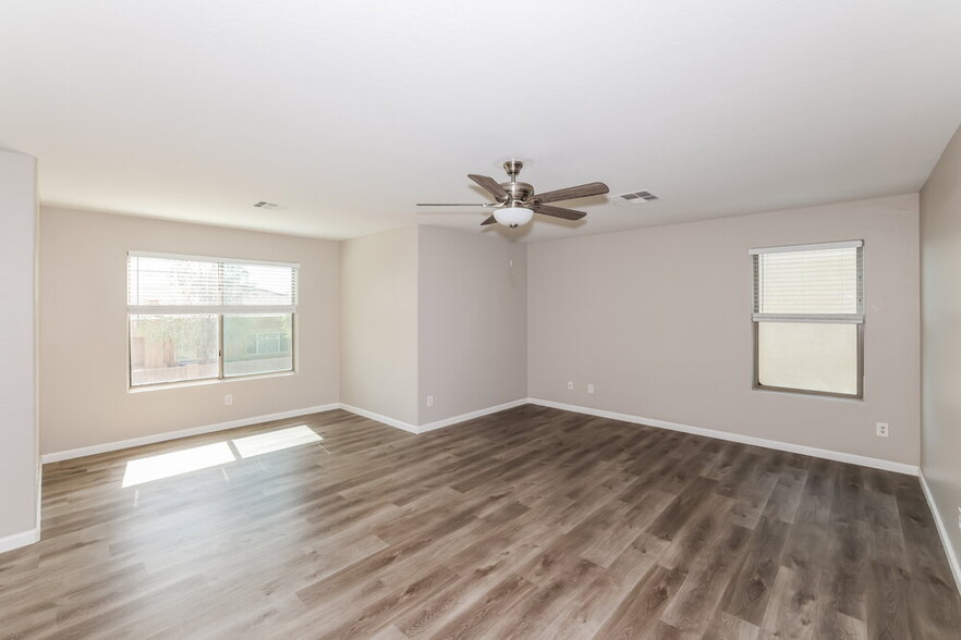 Building Photo - 8623 N 68th Dr