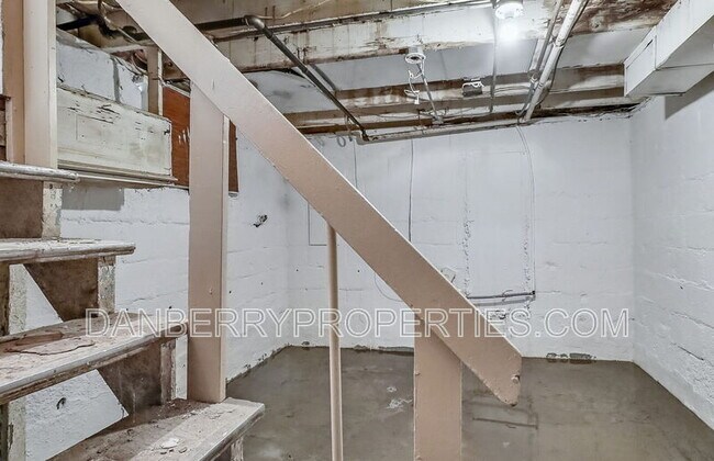 Building Photo - 2416 Lawton Ave