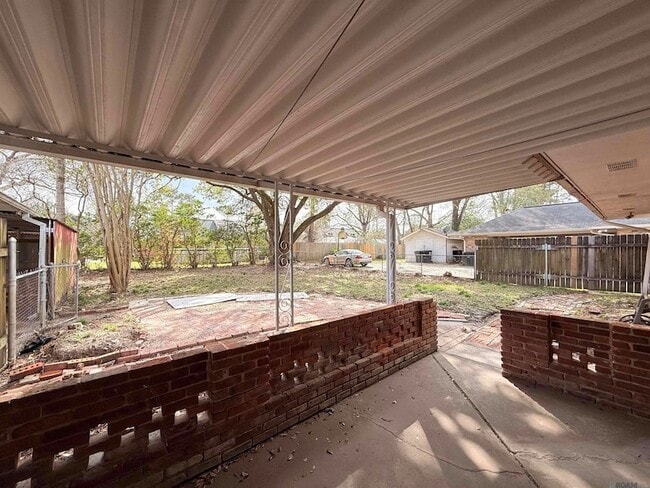 Building Photo - 12360 Warwick Ave