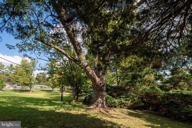 Building Photo - 3947 Setonhurst Rd