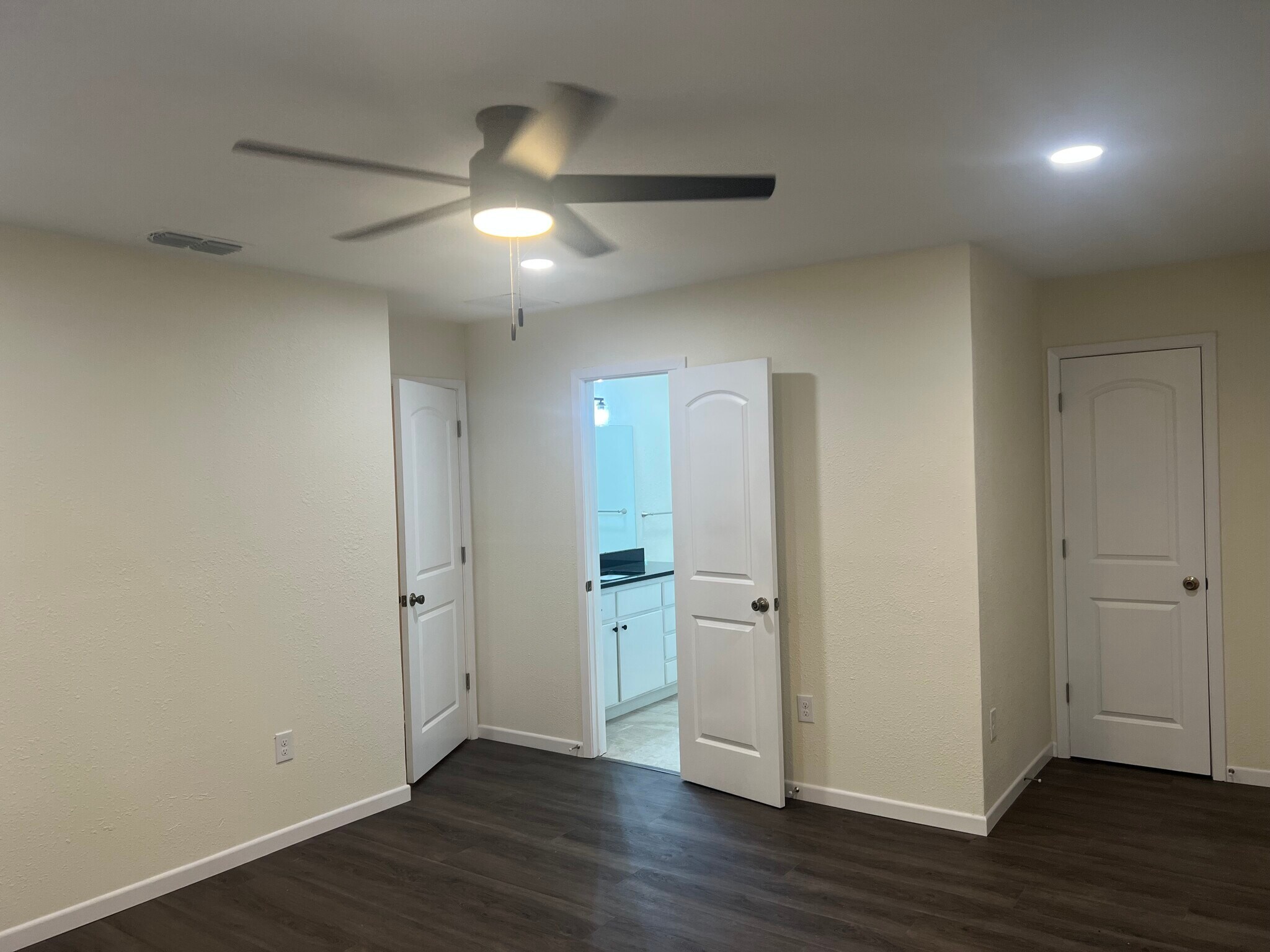 Building Photo - 1409 Westheimer Rd