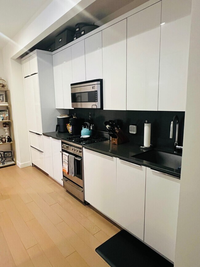 Building Photo - 180 Water St