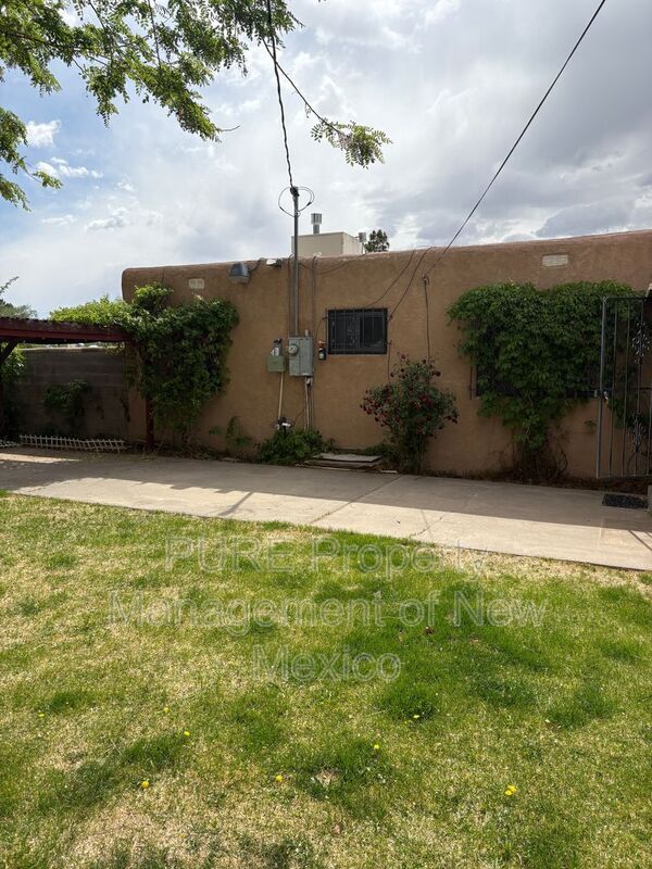 Building Photo - 536 Arizona St SE