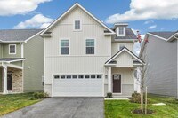 Building Photo - 226 Munsee Cir