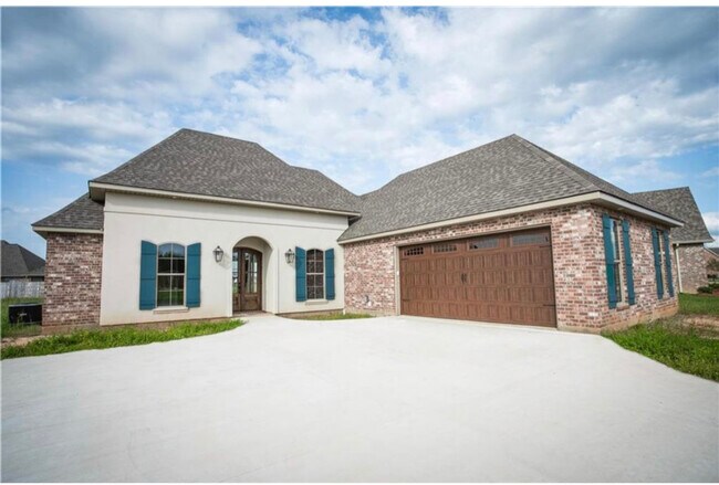 Primary Photo - 5906 Settlers Dr