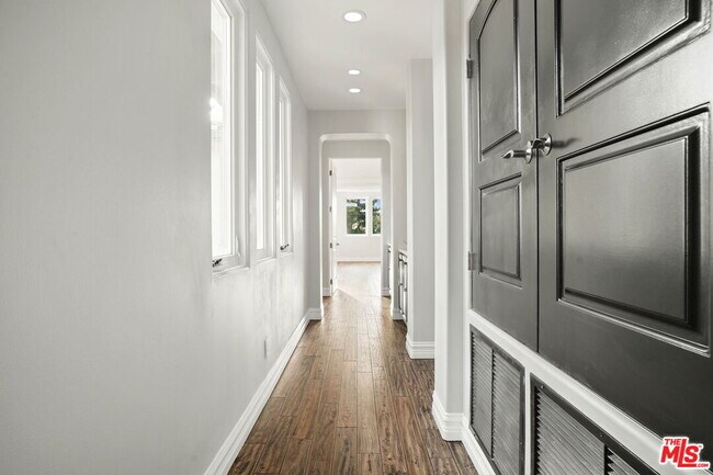 Building Photo - 5309 Louise Ave