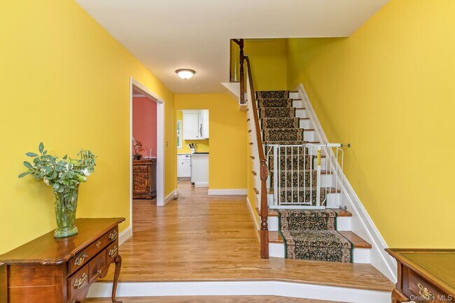 Building Photo - 451 River Rd