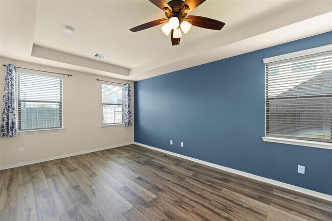 Building Photo - 5531 Drumlin Field Way