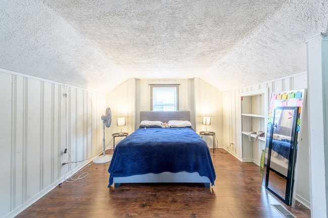 Building Photo - Lovely 3 Bedroom Home in Minneapolis