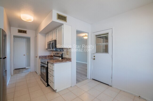 Building Photo - 17230 N Palo Verde Dr