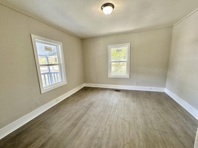 Building Photo - 719 Washington Ave SW