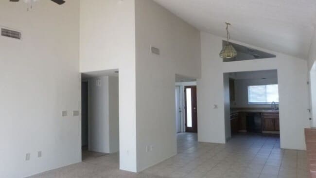 Building Photo - LAURELGLEN ! Application Pending