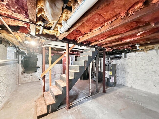 Building Photo - 58 Morton St