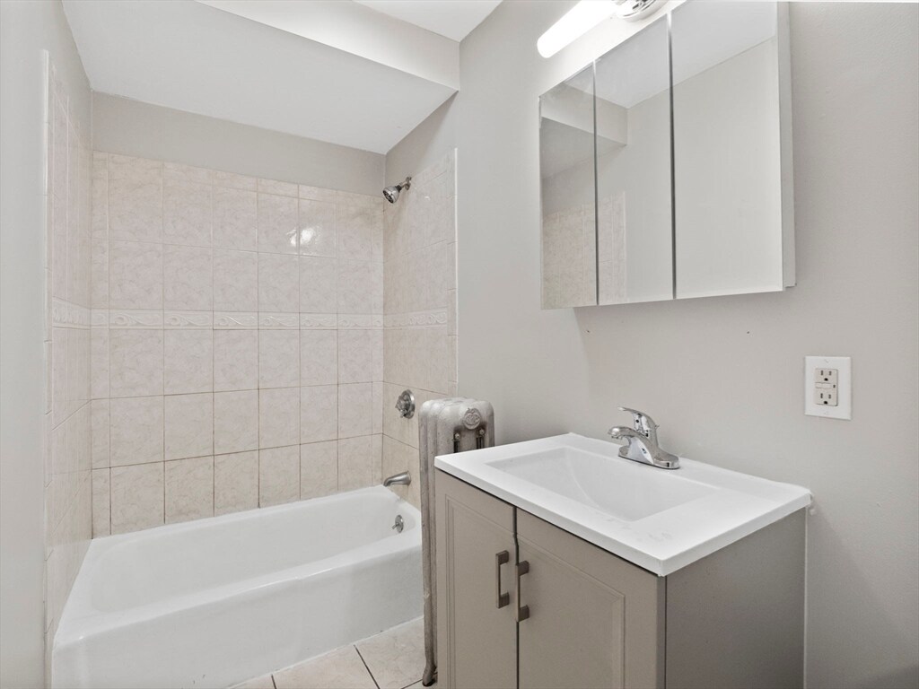 Building Photo - 40 Ripley Rd